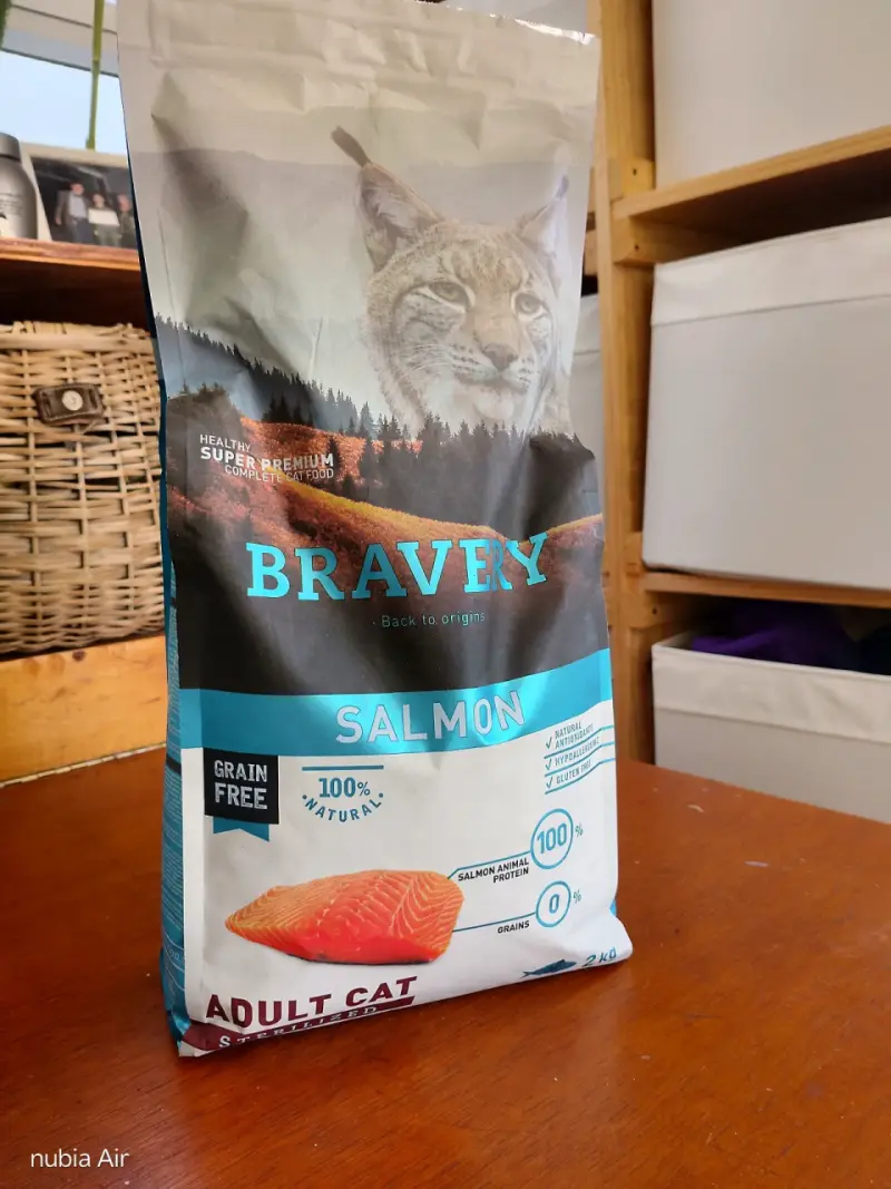 Alimento para gato adulto Bravery salmón 2kg - 1