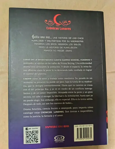 Libro Cinder Crónicas Lunares de Marissa Meyer - miniatura 2