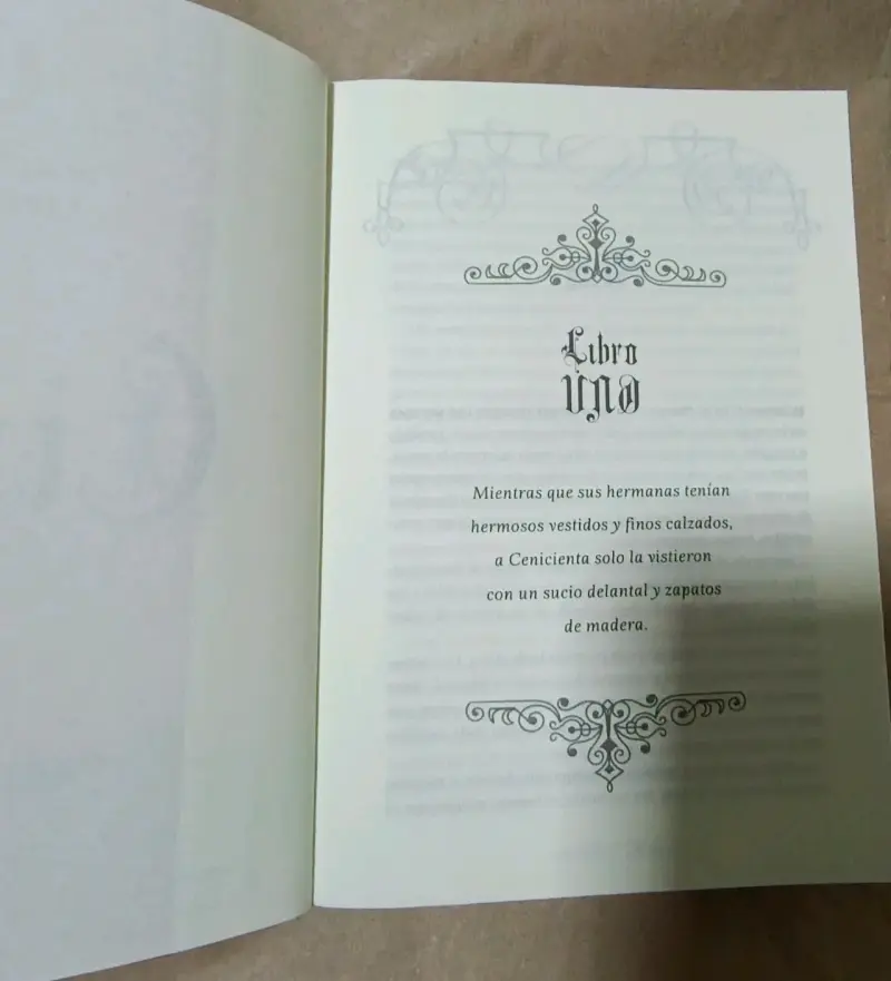 Libro Cinder Crónicas Lunares de Marissa Meyer - 3