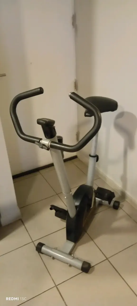 Bicicleta estática para ejercicio en casa - 1