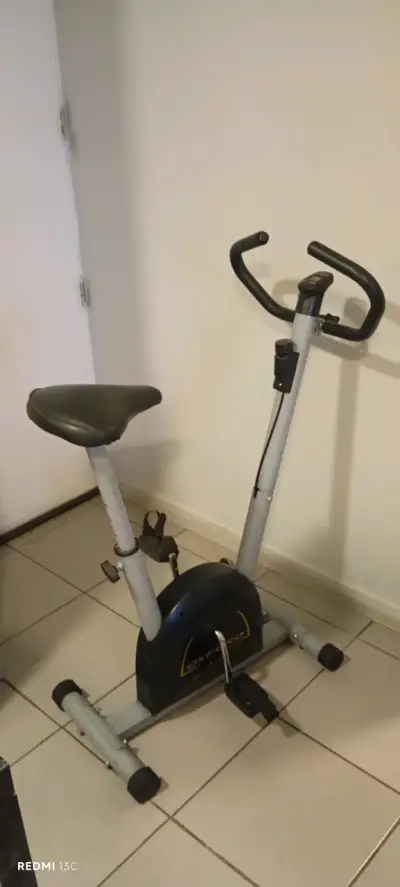 Bicicleta estática para ejercicio en casa - miniatura 2