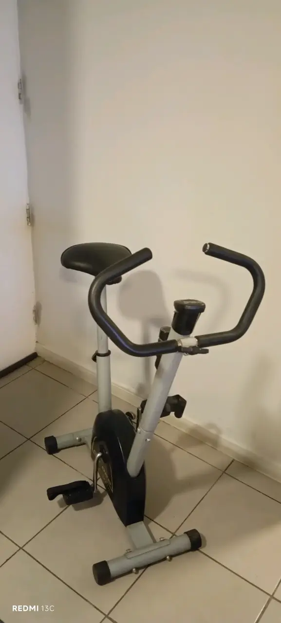 Bicicleta estática para ejercicio en casa - 3