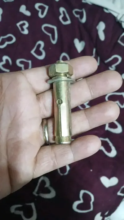 Tornillo de expansión metálico para anclaje - miniatura 1