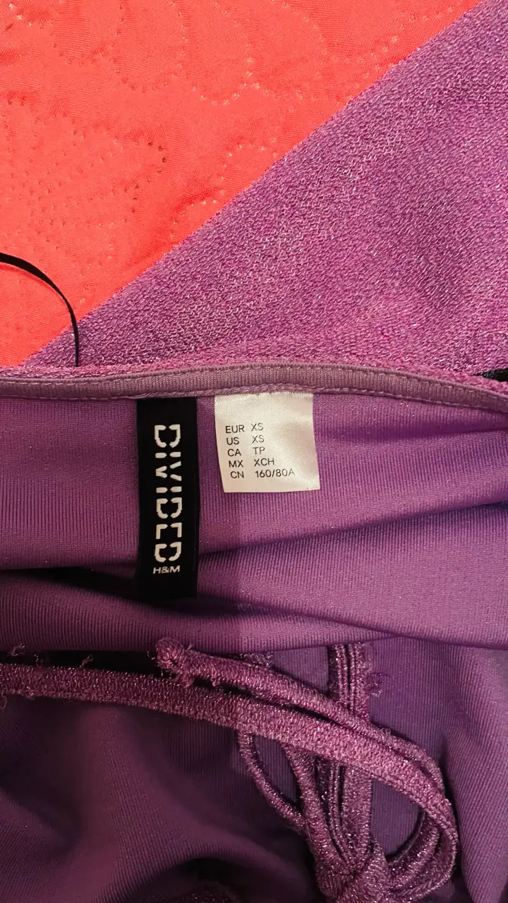 Vestido corto brillante morado H&M - 3