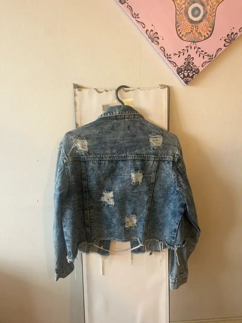 Chaqueta de mezclilla con tachas para mujer - 5