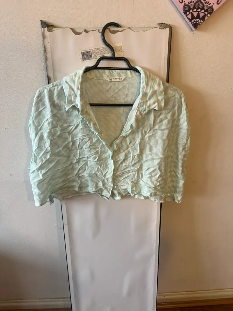 Blusa de mujer estampada en tonos pastel