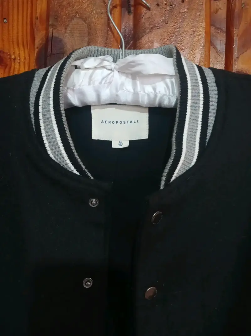 Chaqueta bomber negra y gris Aeropostale - 4