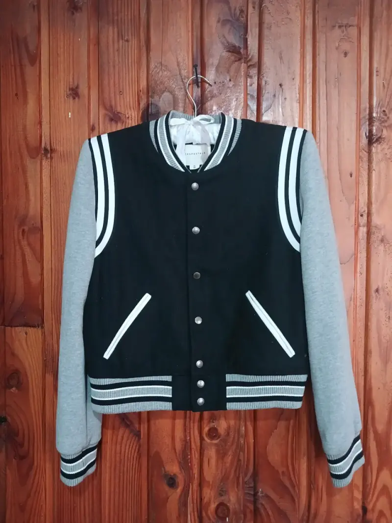 Chaqueta bomber negra y gris Aeropostale - 5