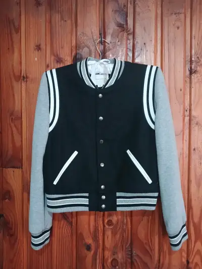 Chaqueta bomber negra y gris Aeropostale - miniatura 5