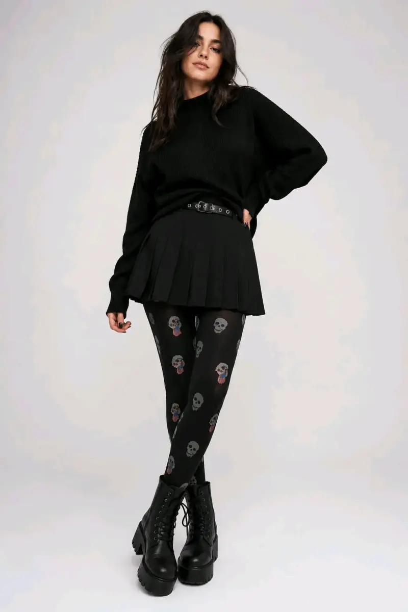 Pantys negras con diseño de calaveras y estrellas - 1