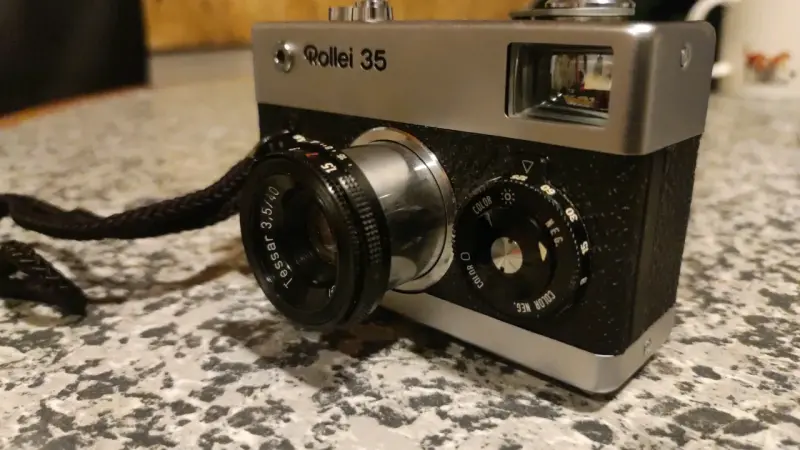 Cámara analógica Rollei 35 compacta vintage