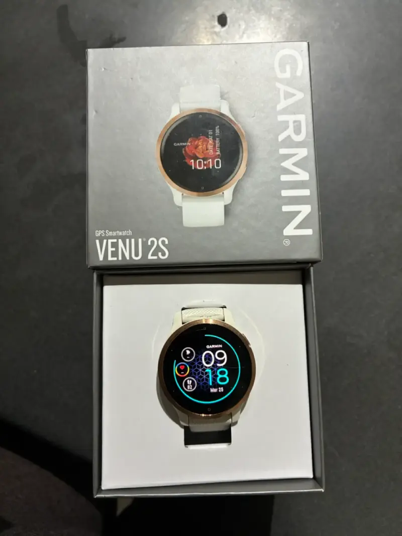 Smartwatch Garmin Venu 2S con GPS y pantalla táctil - 2