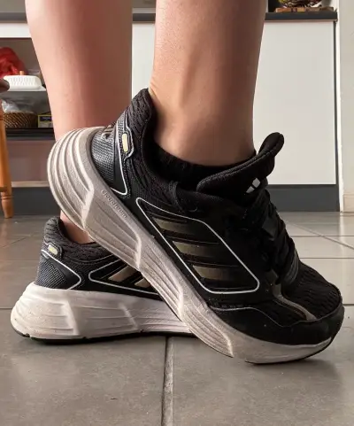 Zapatillas deportivas negras Adidas para correr - miniatura 1