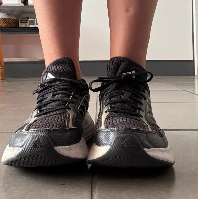 Zapatillas deportivas negras Adidas para correr - 2