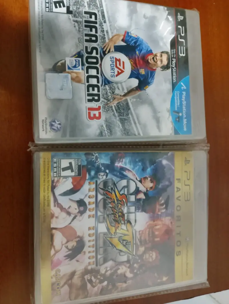 Juegos PS3 FIFA Soccer 13 y Street Fighter IV - 1