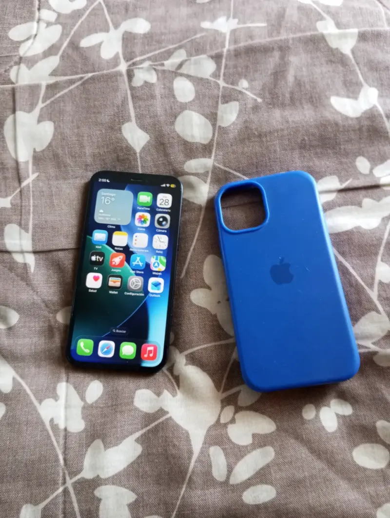 iPhone 12 mini 64 gb 76% con funda azul - 2
