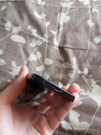 iPhone 12 mini 64 gb 76% con funda azul - miniatura 4