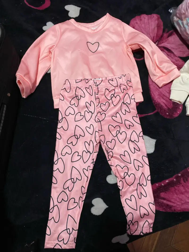 Conjunto de ropa para bebé con diseños de unicornio y corazones - 3