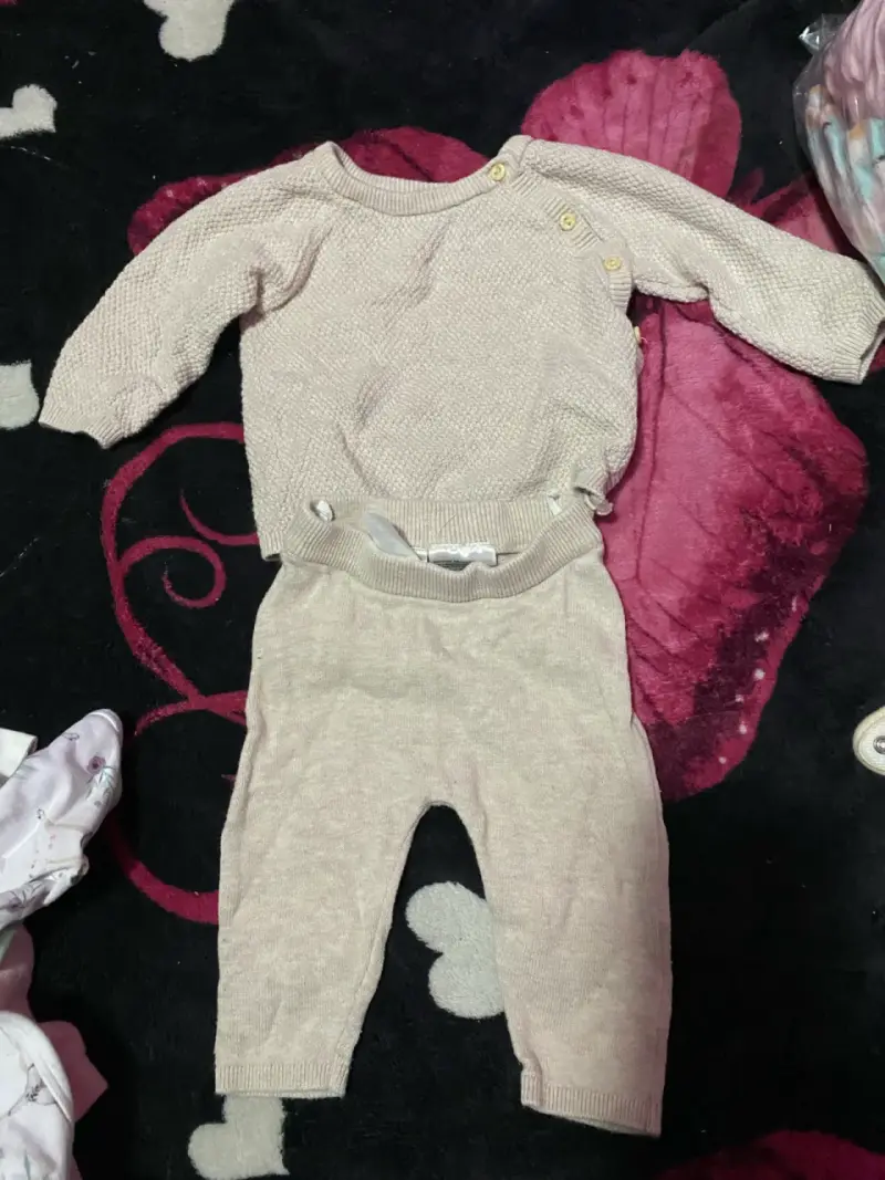 Conjunto de ropa para bebé con diseños de unicornio y corazones - 5