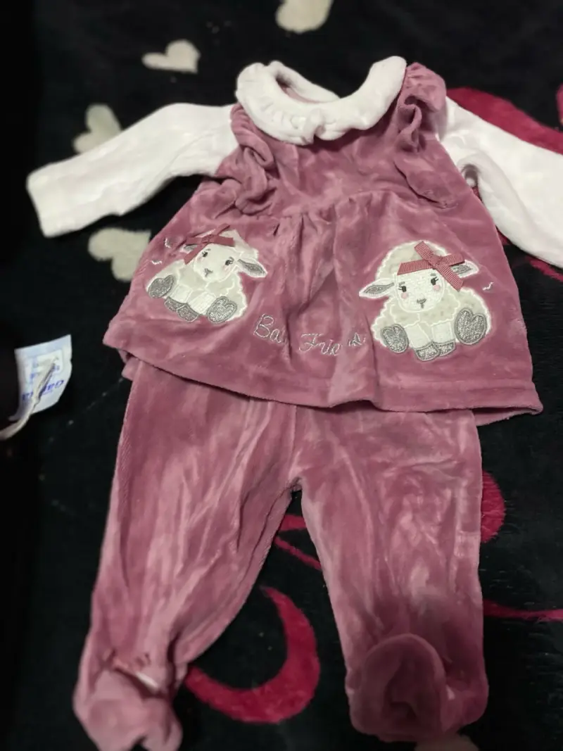 Conjunto de ropa para bebé con diseños de unicornio y corazones - 6