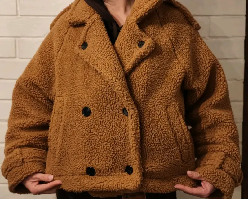 Chaqueta de lana sintética color camel
