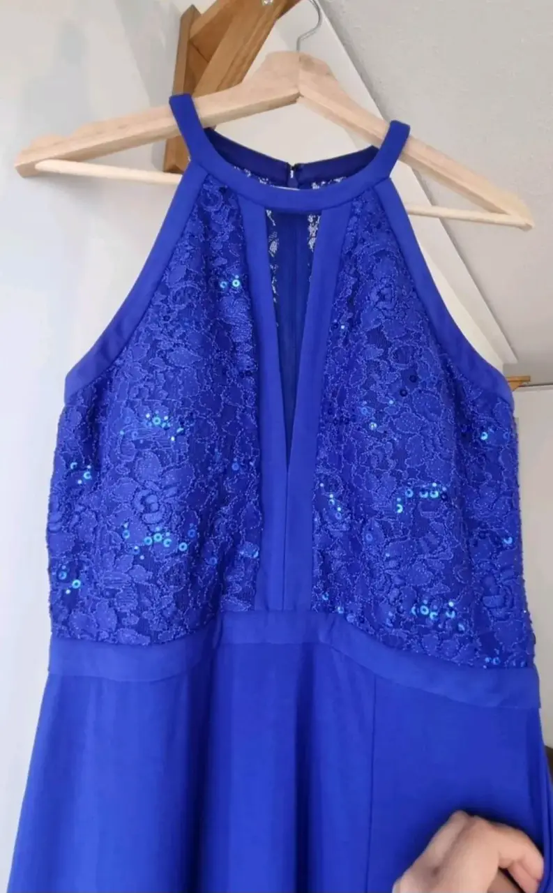 Vestido largo azul con encaje y abertura - 2