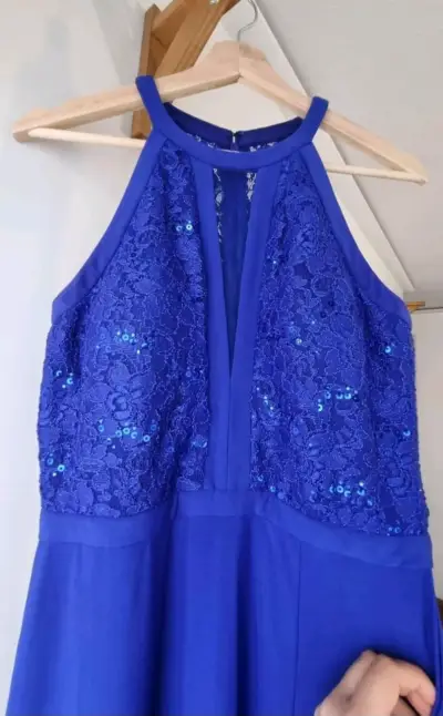 Vestido largo azul con encaje y abertura - miniatura 2