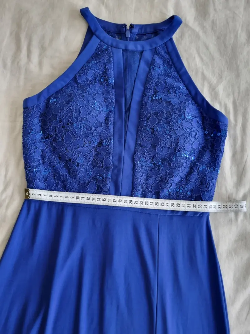 Vestido largo azul con encaje y abertura - 3
