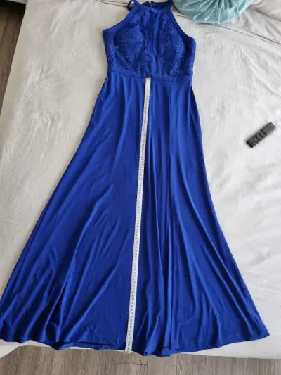 Vestido largo azul con encaje y abertura - miniatura 4