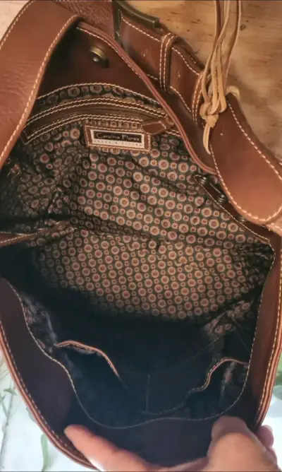 Bolso de cuero marrón con diseño elegante - miniatura 4