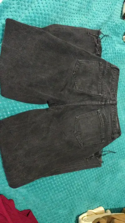 Jeans largos negros desgastados para mujer - miniatura 3