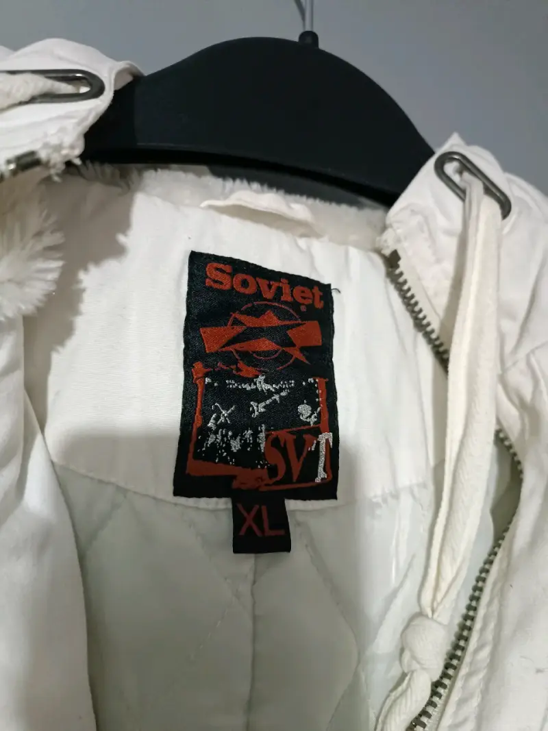 Chaqueta blanca con capucha y chiporro - 2
