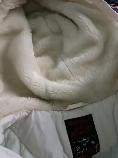 Chaqueta blanca con capucha y chiporro - miniatura 4
