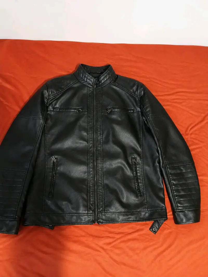 Chaqueta de cuero sintético negra Black & Fish - 1