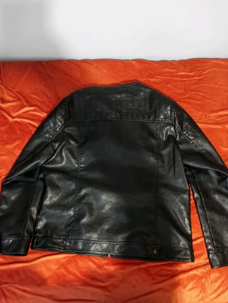 Chaqueta de cuero sintético negra Black & Fish - 2
