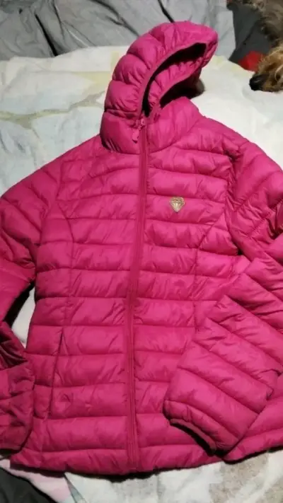 Chaqueta acolchada fucsia con capucha para mujer - miniatura 1