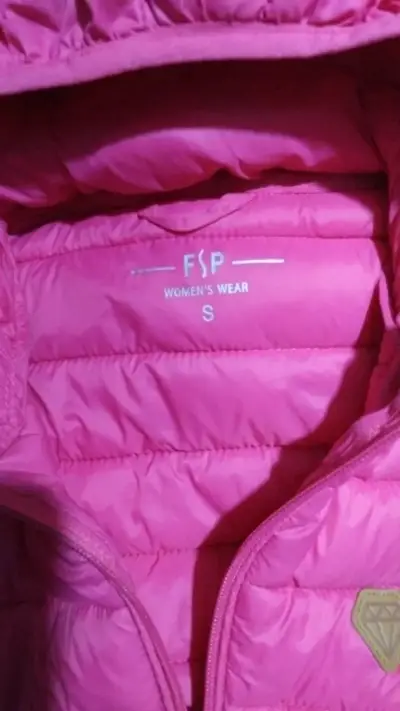 Chaqueta acolchada fucsia con capucha para mujer - miniatura 3