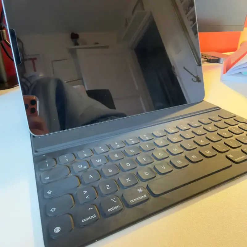 Smart Keyboard para iPad Pro 12.9” - 6