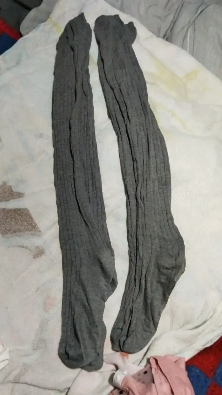 Medias largas de lana gris para invierno