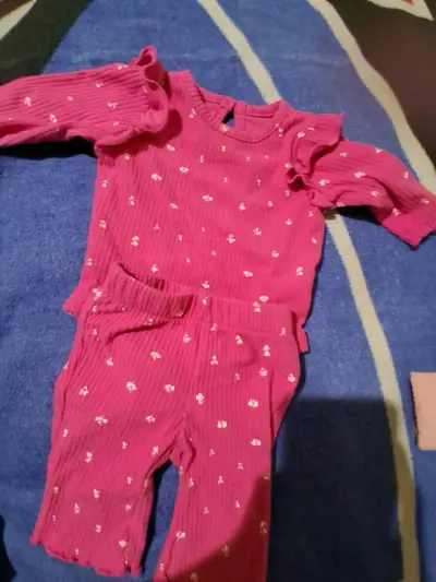 Conjunto de bebé rosado con diseño de oso - miniatura 2