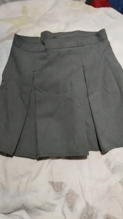 Falda gris plisada para mujer - miniatura 1
