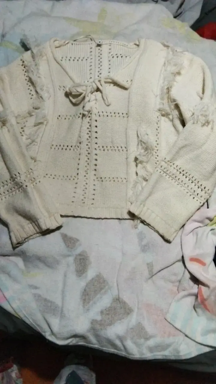 Cardigan de punto beige con diseño calado - 1