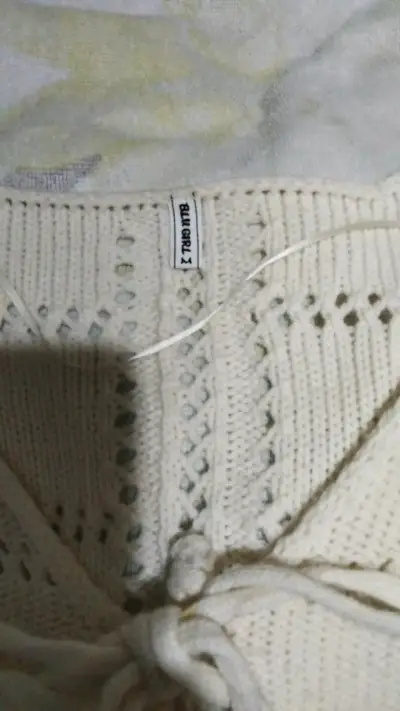 Cardigan de punto beige con diseño calado - miniatura 2