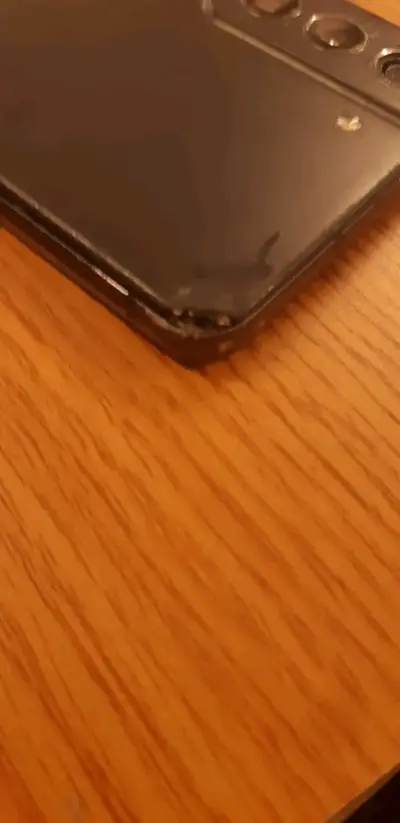Smartphone Samsung Galaxy S21 con detalles - miniatura 4