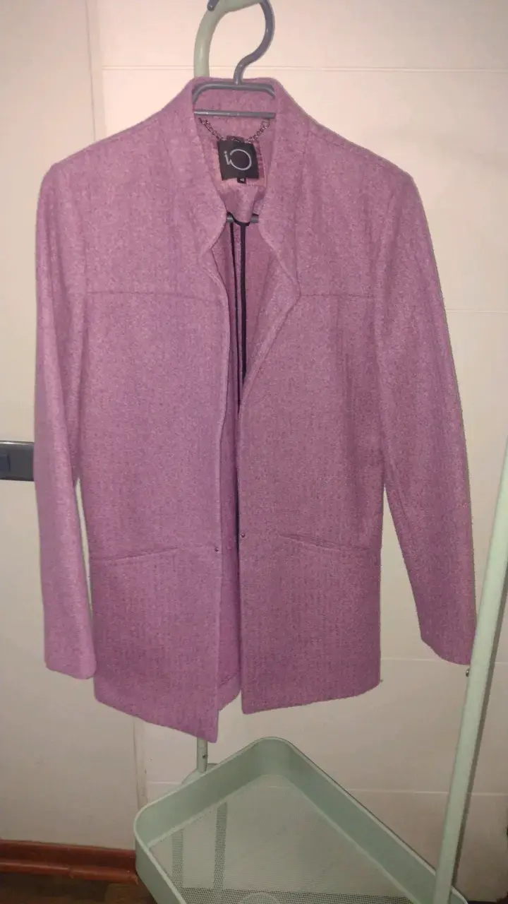 Abrigo de mujer color rosado elegante