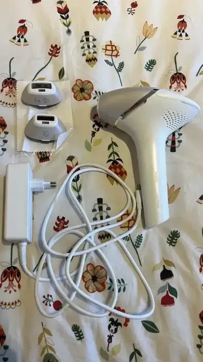 Depiladora IPL Philips Lumea Prestige con accesorios - miniatura 1