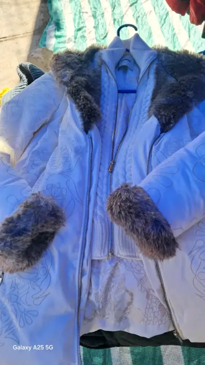 Chaqueta de invierno Desigual con forro de piel sintética - miniatura 3