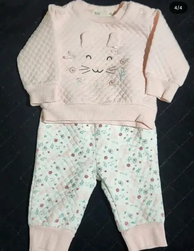 Conjunto de ropa infantil con diseño de animales - miniatura 1
