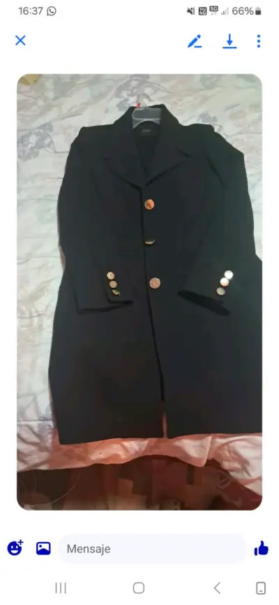 Abrigo negro con botones dorados para mujer - miniatura 1