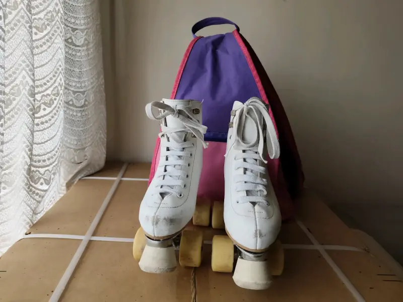 Patines de Cuatro Ruedas Blancos con Bolsa - 2